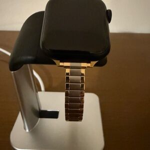 NEW Expandable Apple Watchband - Stainless Steel / 11mm Wide